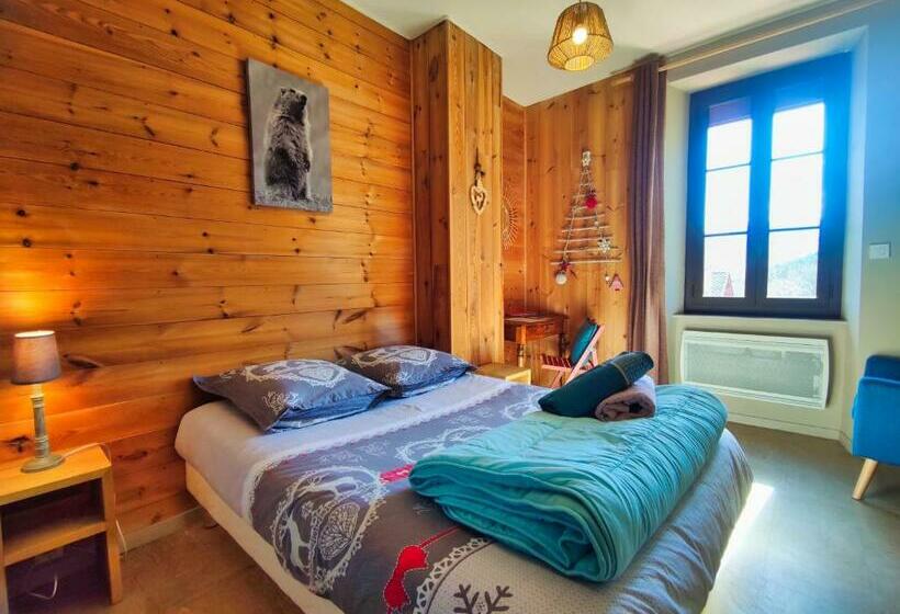 膳宿费 Le Sapin Rouge, Chambres D Hôtes   Restaurant   Bar