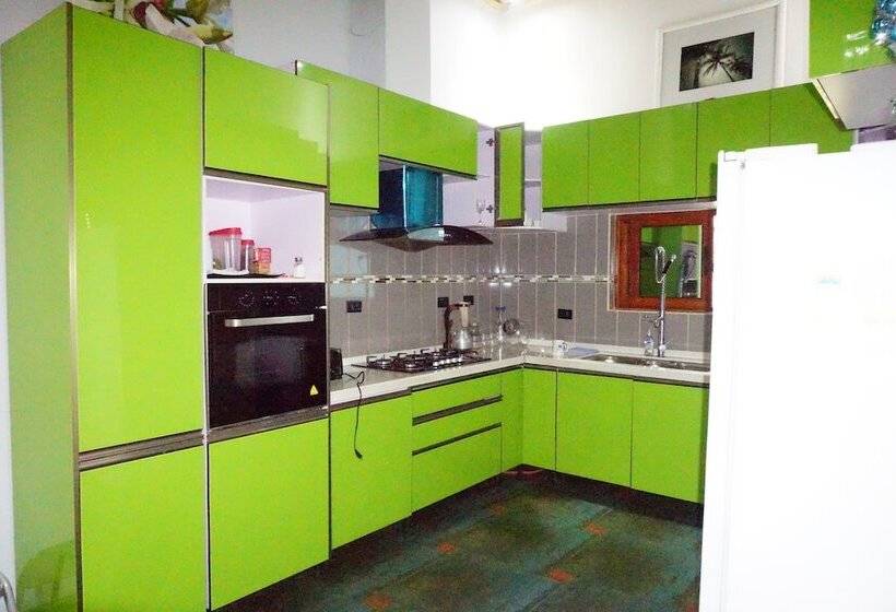 بنسيون Room In Guest Room  Room With Jacuzzi, Vacation Spa House With Turkish Bath