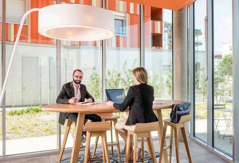 Aparthotel Adagio Access Paris Massy Gare