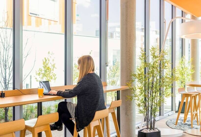 Aparthotel Adagio Access Paris Massy Gare