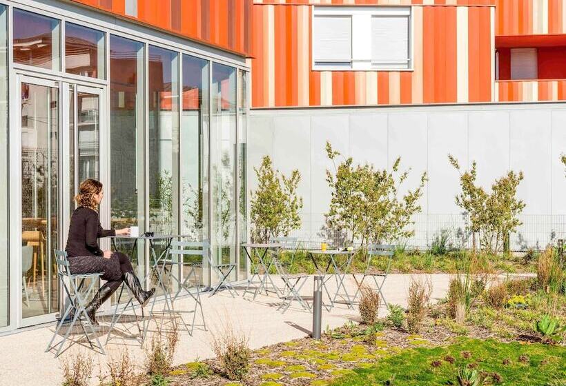 Aparthotel Adagio Access Paris Massy Gare