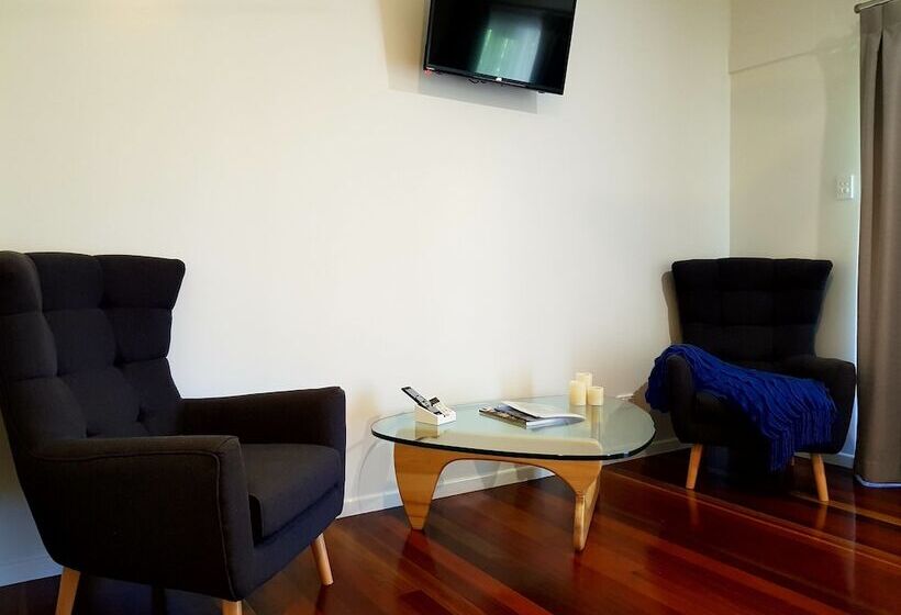 민박 Camelot Boutique Accommodation