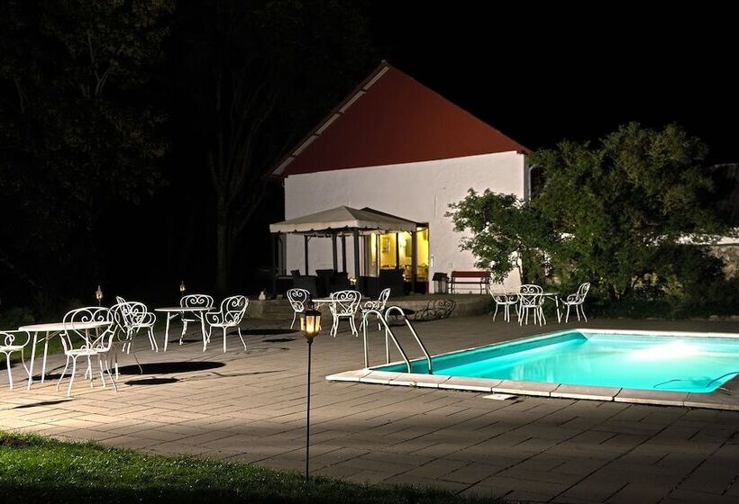 Bed and Breakfast Lille Restrup Hovedgaard