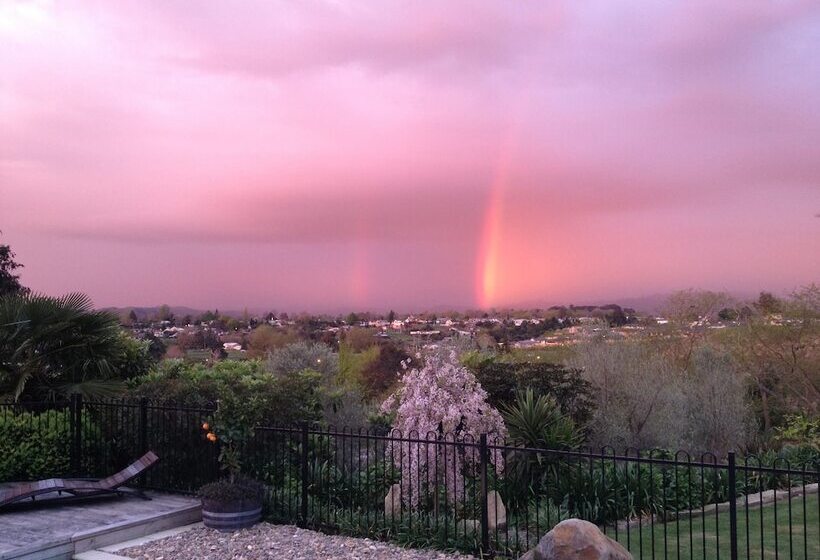 Cambridge Coach House