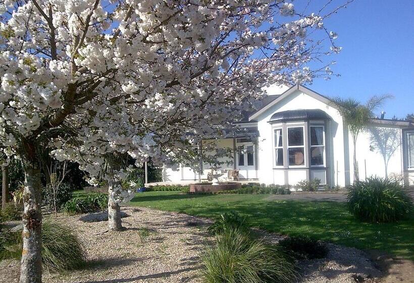 Cambridge Coach House