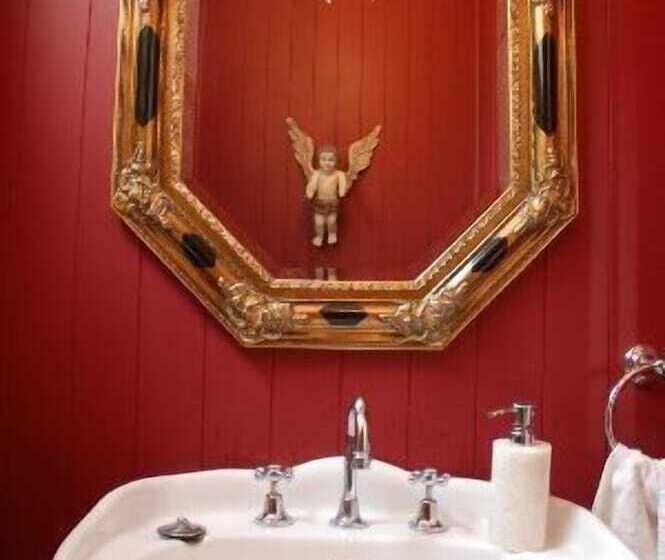 Cambridge Coach House