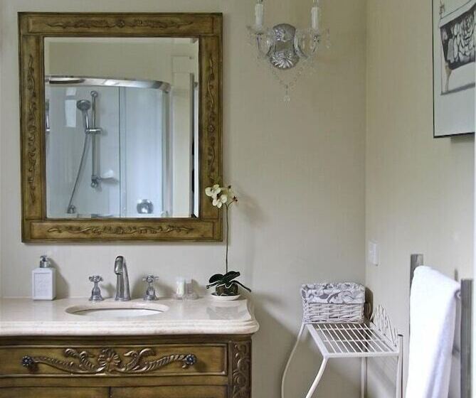 Cambridge Coach House