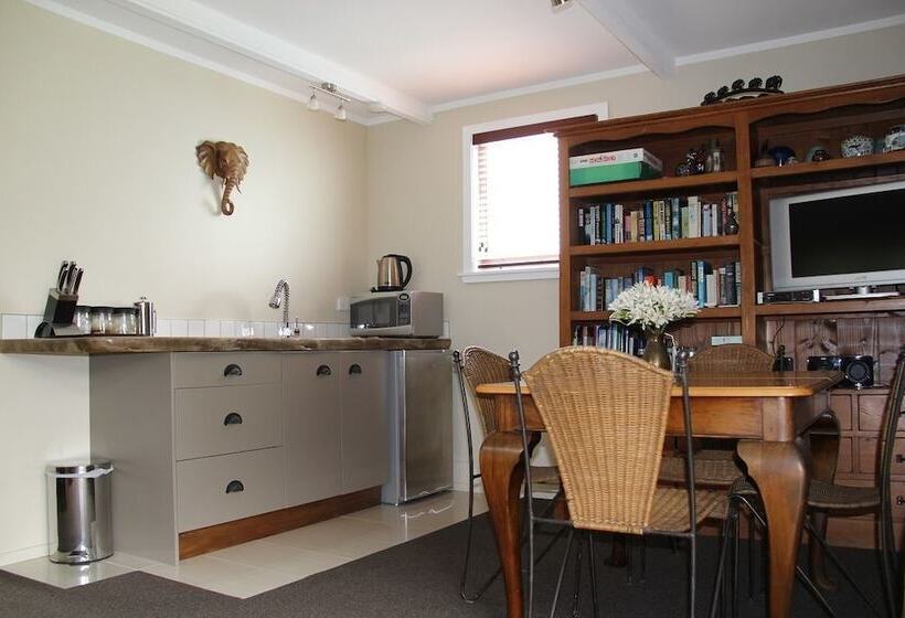 Cambridge Coach House