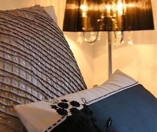 Cambridge Coach House