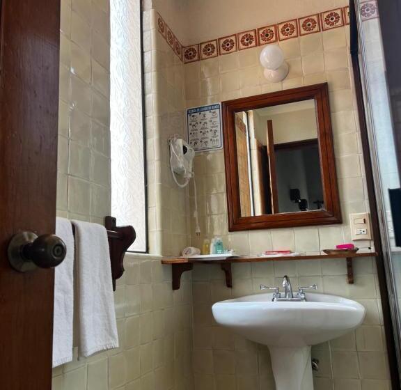 Casa Bugambilia, Un Pequeño Hotel En Tepoztlán