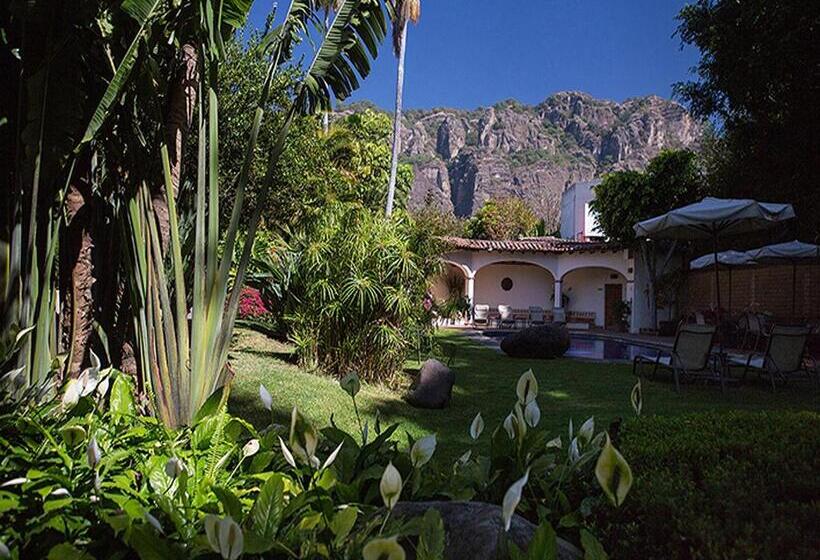 Casa Bugambilia, Un Pequeño Hotel En Tepoztlán