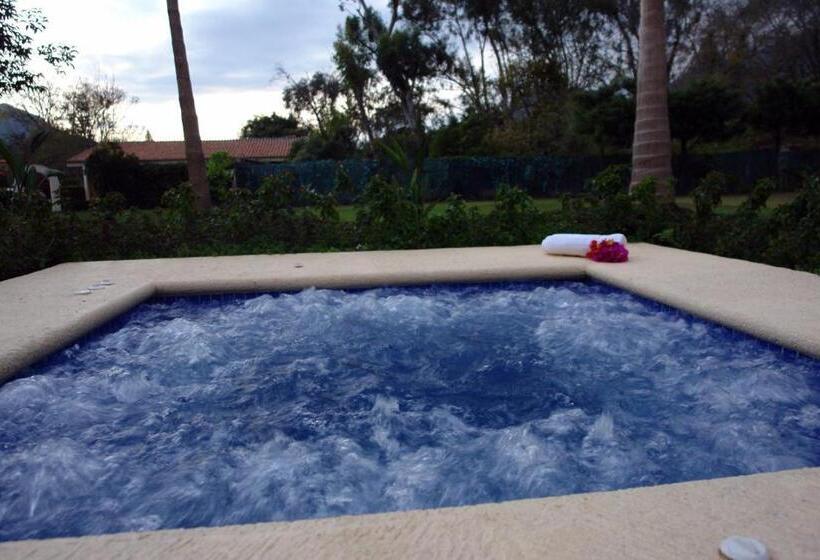 Casa Bugambilia, Un Pequeño Hotel En Tepoztlán