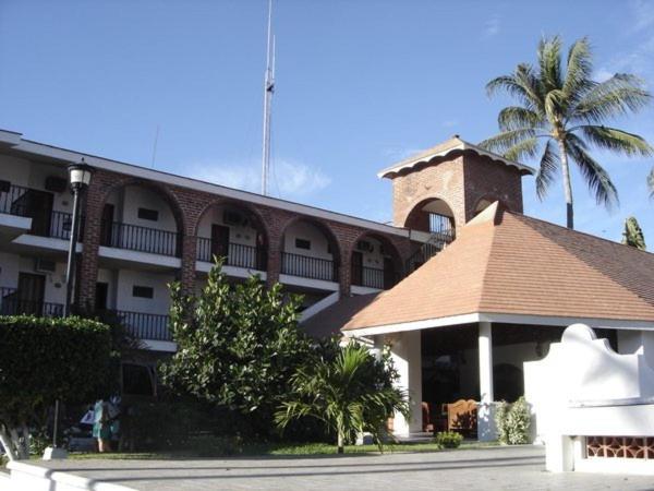 Costa Alegre Hotel & Suites