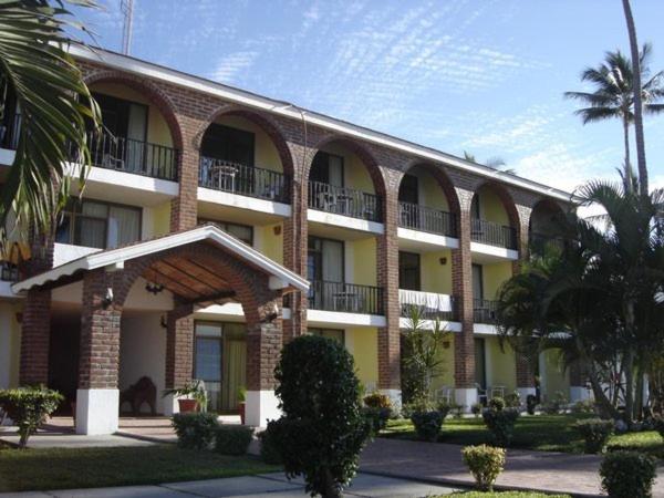 Costa Alegre Hotel & Suites