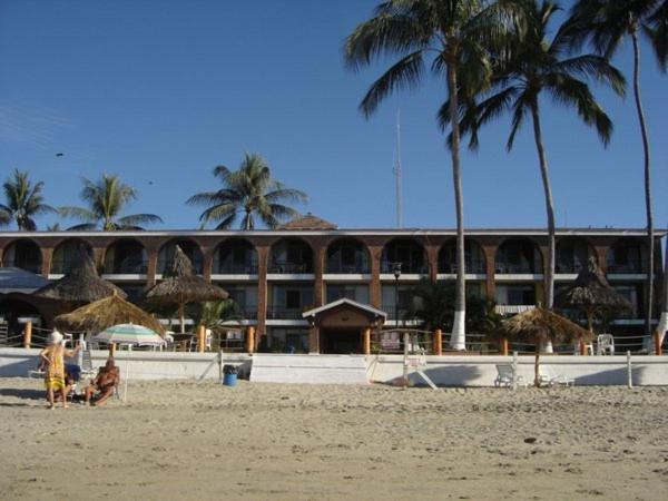 Costa Alegre Hotel & Suites