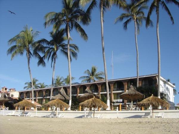 Costa Alegre Hotel & Suites