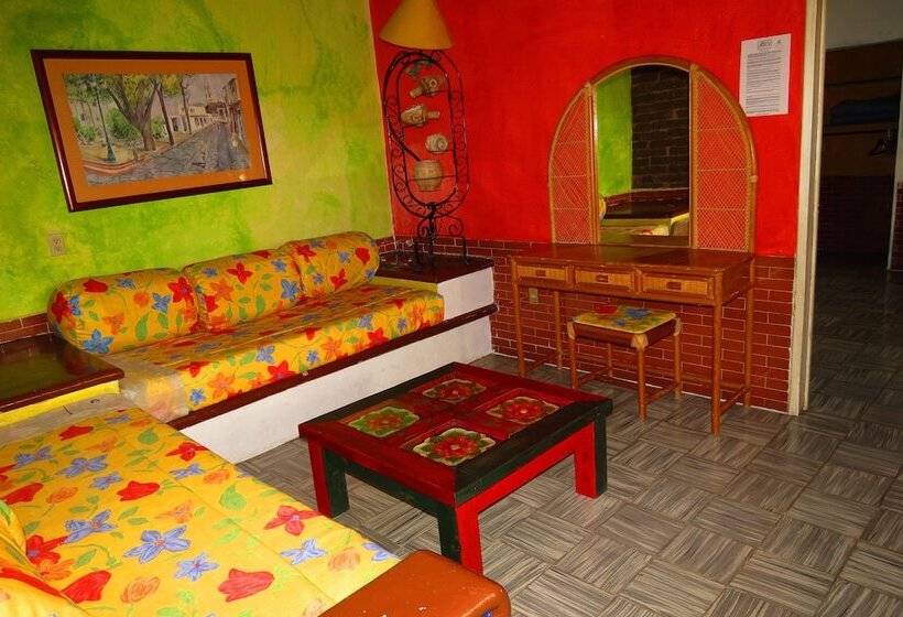 בית מלון כפרי Ajijic Plaza Suites