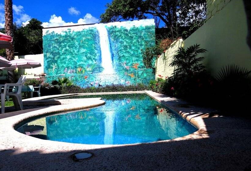 בית מלון כפרי Ajijic Plaza Suites