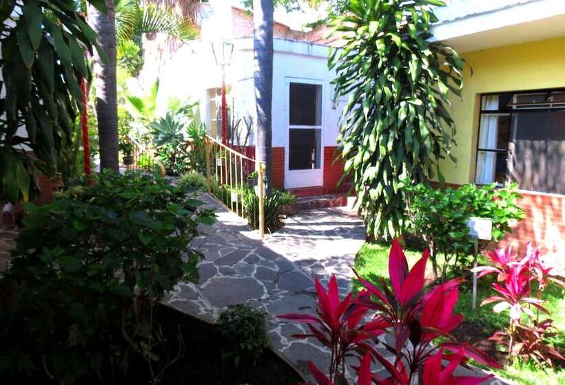 בית מלון כפרי Ajijic Plaza Suites