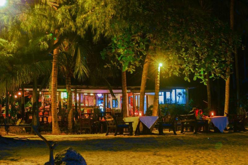 בית מלון כפרי Am Samui Resort Taling Ngam