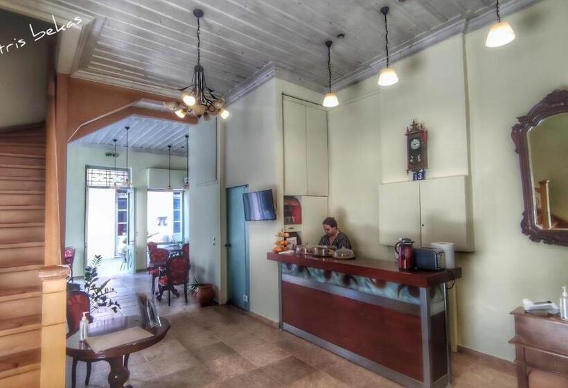 בית מלון כפרי Andromeda Suites