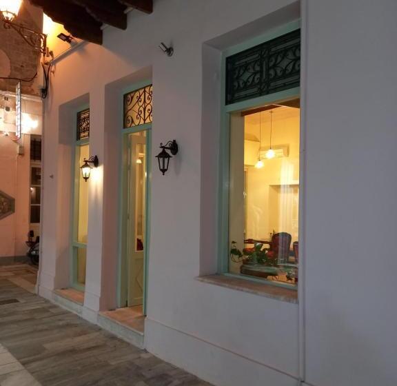 בית מלון כפרי Andromeda Suites