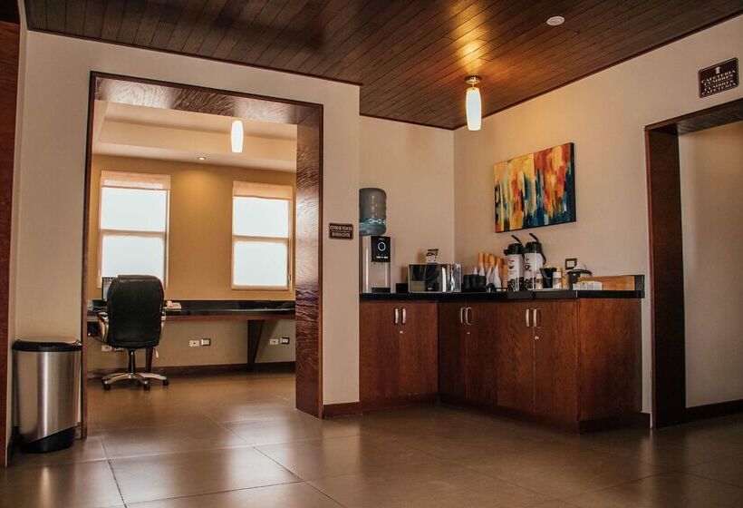 ホテル Best Western Cumbres Inn Cd. Cuauhtemoc