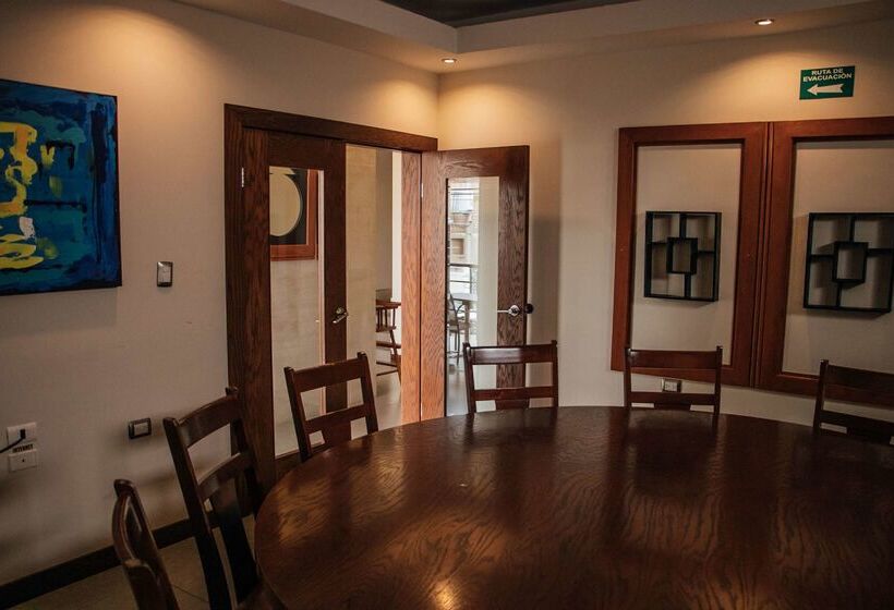 ホテル Best Western Cumbres Inn Cd. Cuauhtemoc