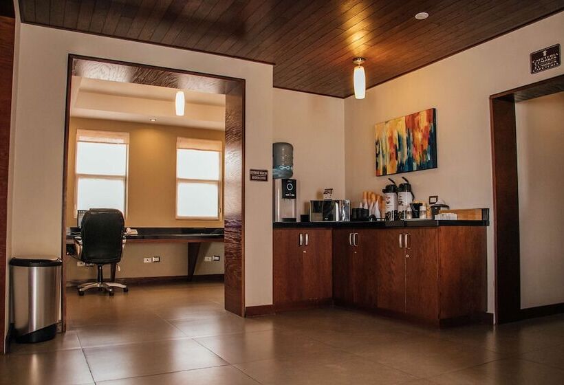 ホテル Best Western Cumbres Inn Cd. Cuauhtemoc