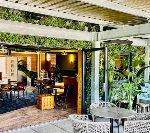 בית מלון כפרי Boston West