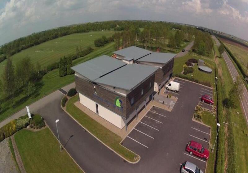 בית מלון כפרי Boston West