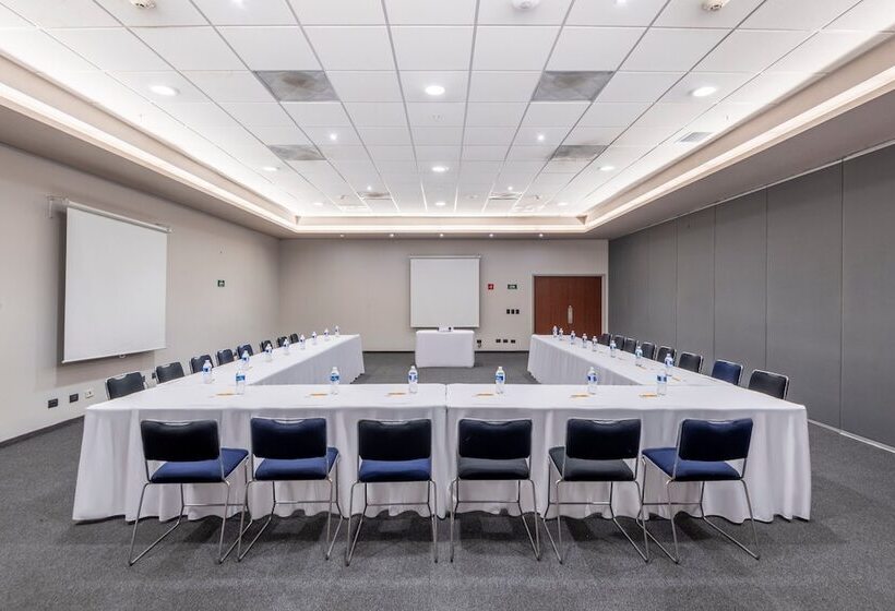 בית מלון כפרי City Express By Marriott Paraiso