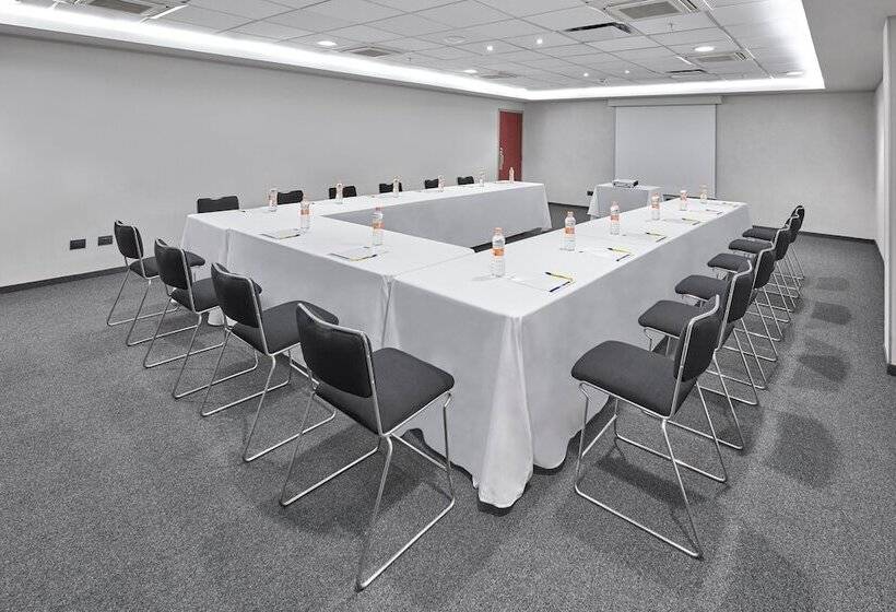 בית מלון כפרי City Express By Marriott Paraiso