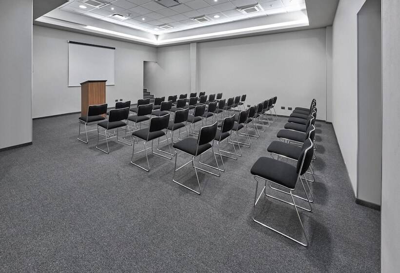 בית מלון כפרי City Express By Marriott Paraiso