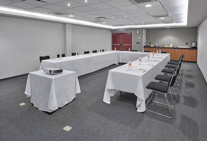 בית מלון כפרי City Express By Marriott Paraiso