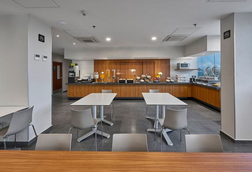 בית מלון כפרי City Express By Marriott Paraiso