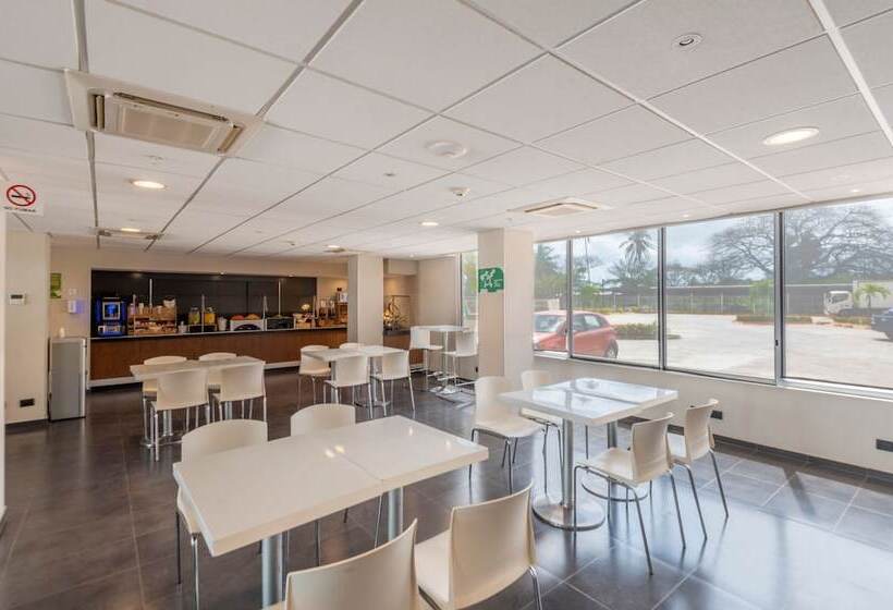 בית מלון כפרי City Express By Marriott Paraiso