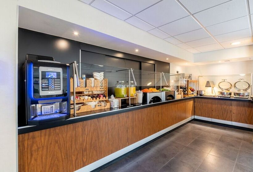 בית מלון כפרי City Express By Marriott Paraiso