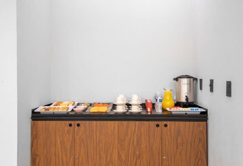 בית מלון כפרי City Express By Marriott Paraiso