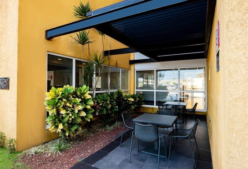 בית מלון כפרי City Express By Marriott Paraiso