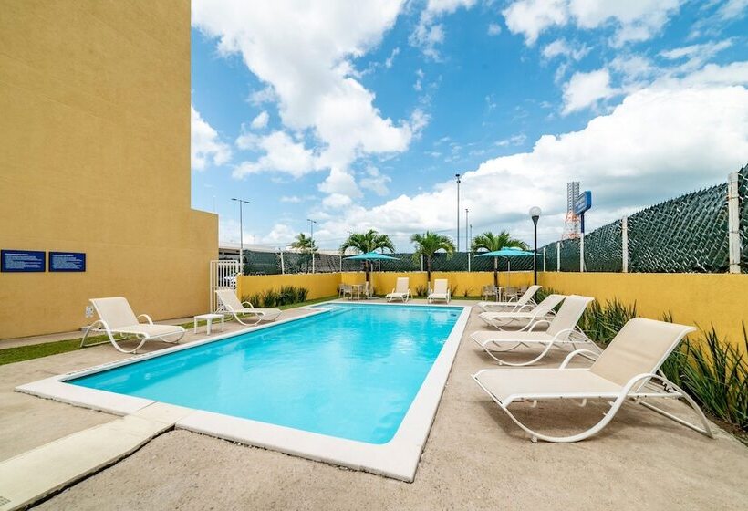 בית מלון כפרי City Express By Marriott Paraiso