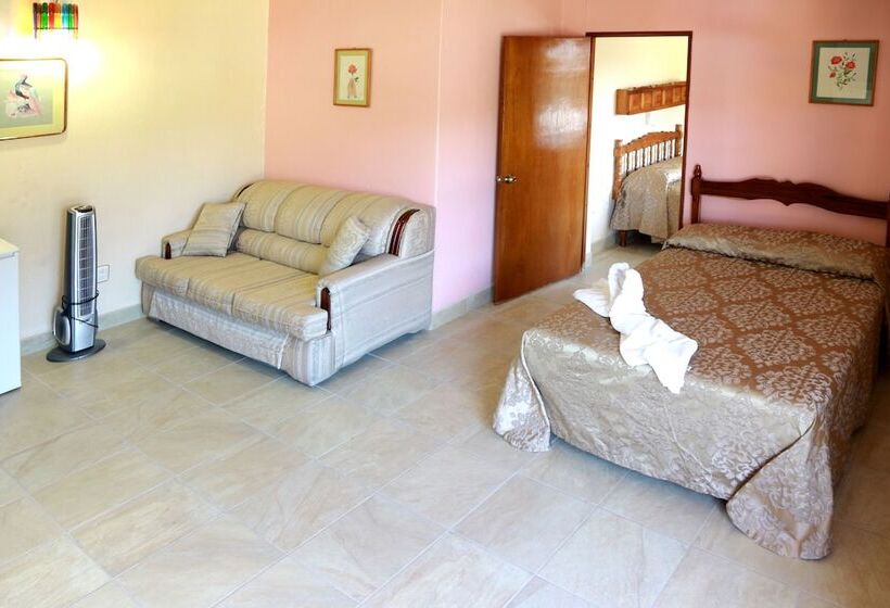 בית מלון כפרי El Pueblito