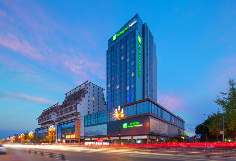 Отель Holiday Inn Express Dujiangyan Downtown