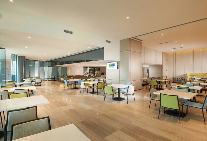 Отель Holiday Inn Express Dujiangyan Downtown