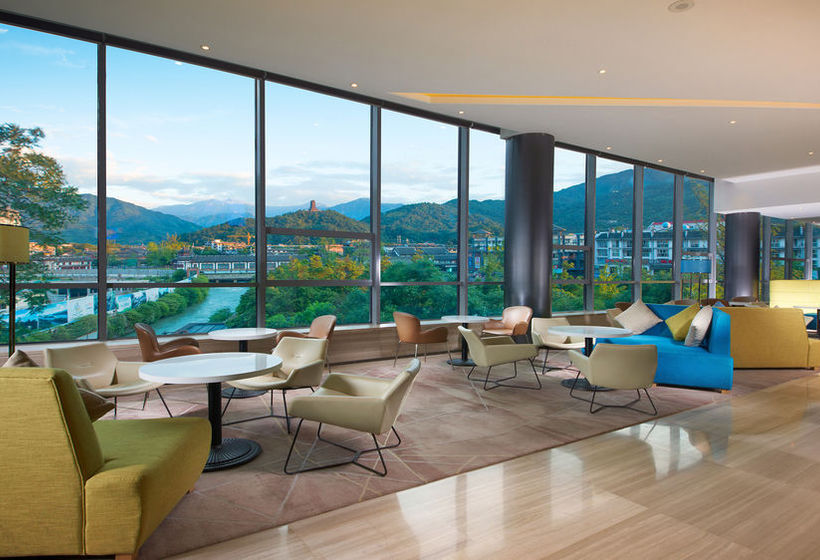 Отель Holiday Inn Express Dujiangyan Downtown