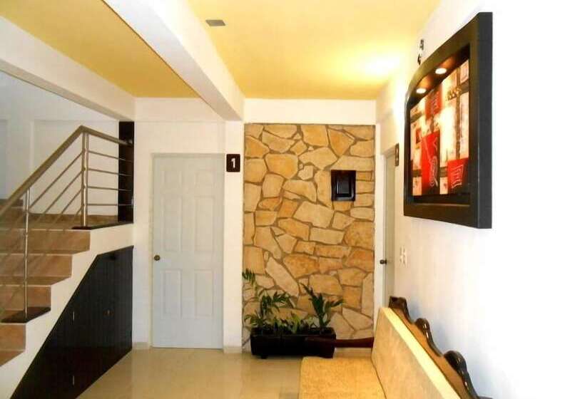 בית מלון כפרי John David