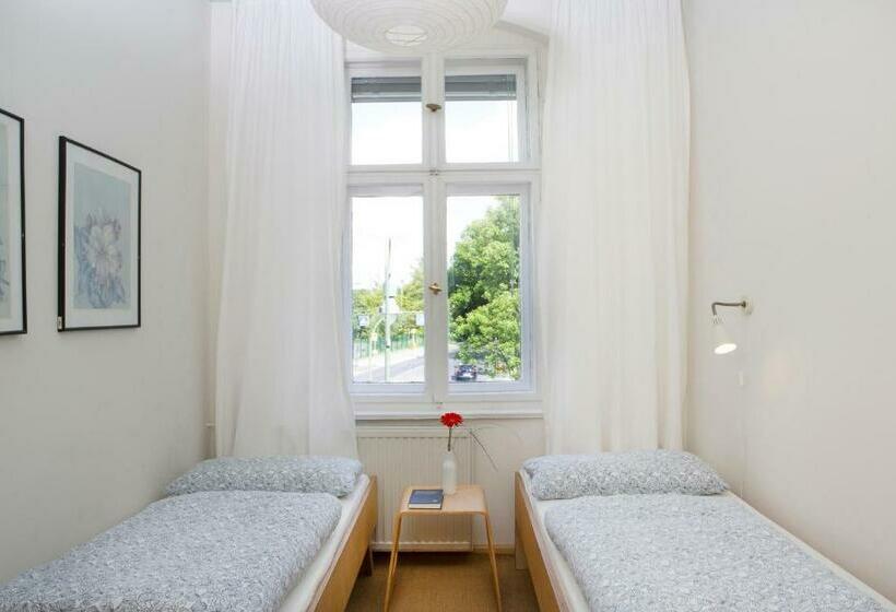 هتل Jugendgästehaus Des Cvjm Berlin Kaulsdorf