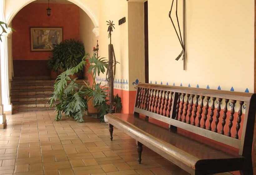 Отель La Plazuela