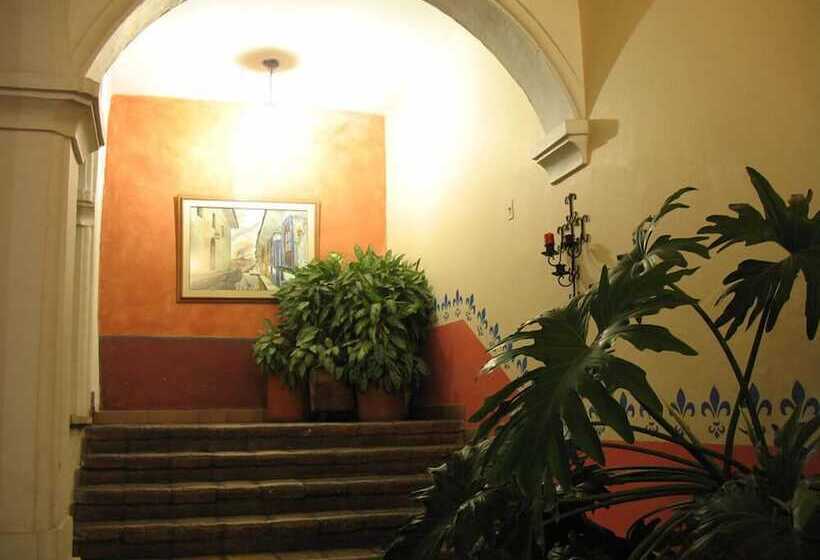 Отель La Plazuela