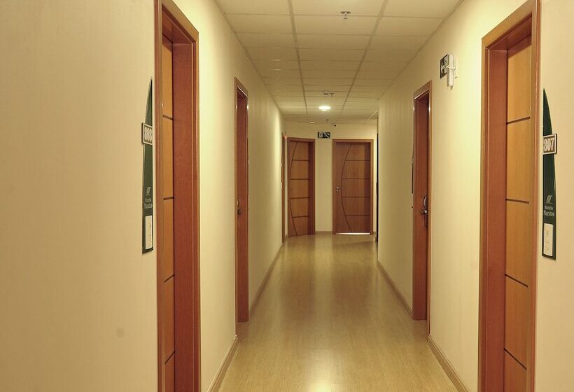 Отель Maestro Premium Cascavel